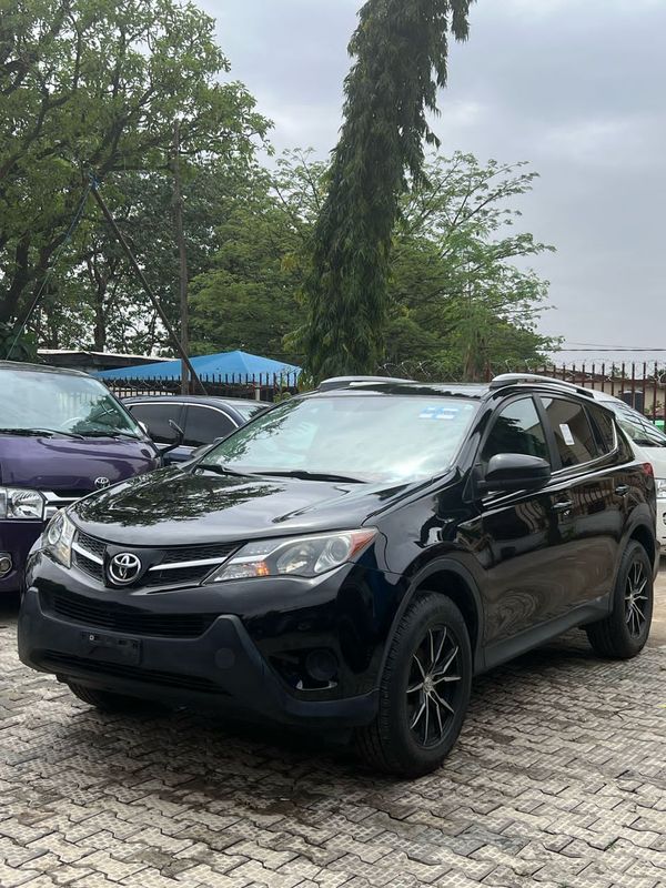 Thumbnail 2 of 2015 Toyota RAV4 LE